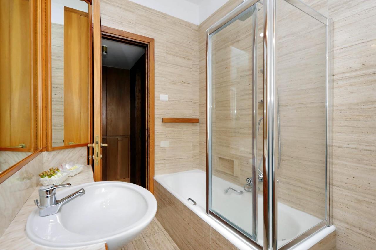 Frattina Family Romantic Superior Suite Exteriör bild